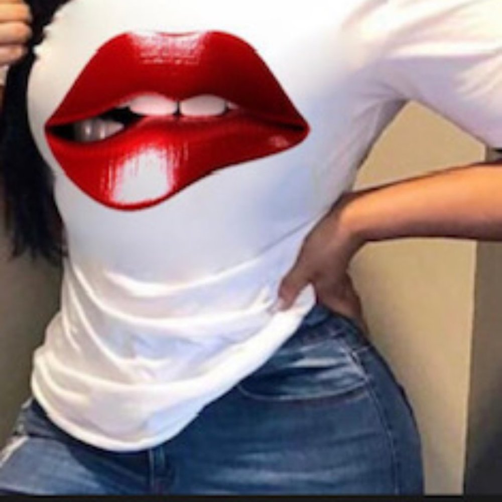 Cute Lips Printed T Shirt - Picture 2 of 4